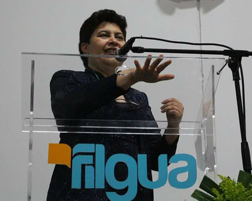 Editora y expositora sobre temas literarios. Feria Internacional del libro en Guatemala, FILGUA.
